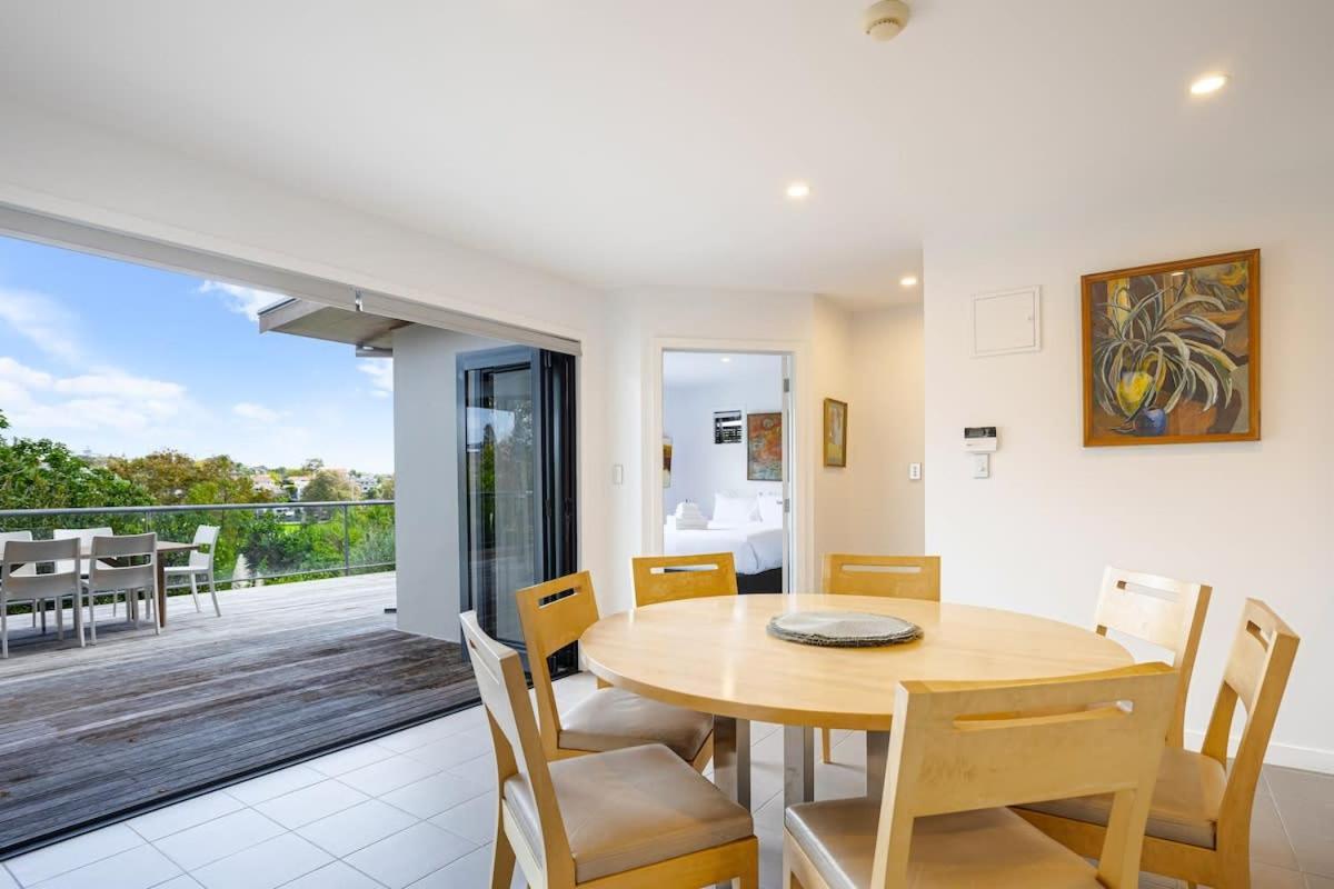 Stylish And Serene Living In Kohimarama Auckland Kültér fotó